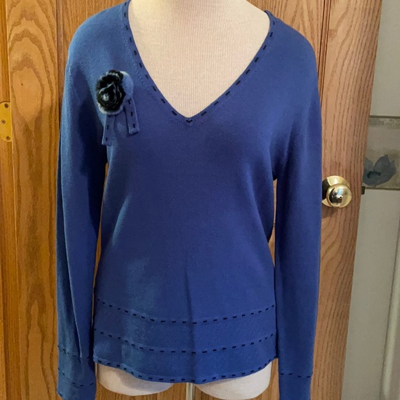 Blue soft knit v-neck sweater with stitching decor - Picture 1 of 4